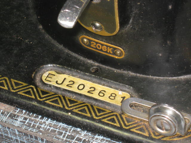 Vtg Antique Singer 206K Zig Zag Sewing Machine W/ Case 2
