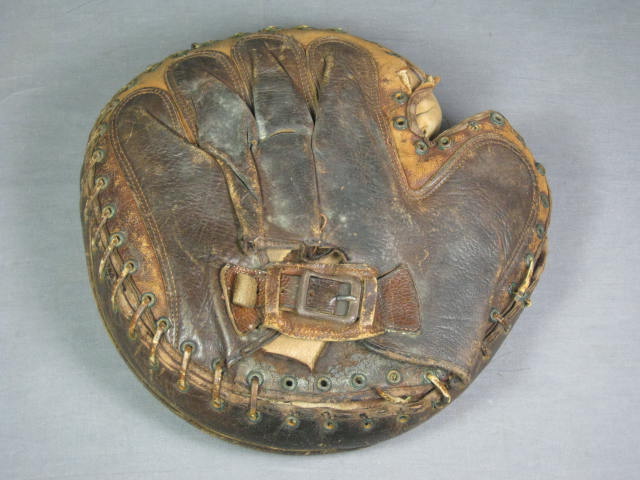 Antique 1910 Buckle Back Catchers Mitt Baseball Glove