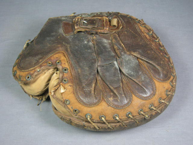 Antique 1910 Buckle Back Catchers Mitt Baseball Glove 4