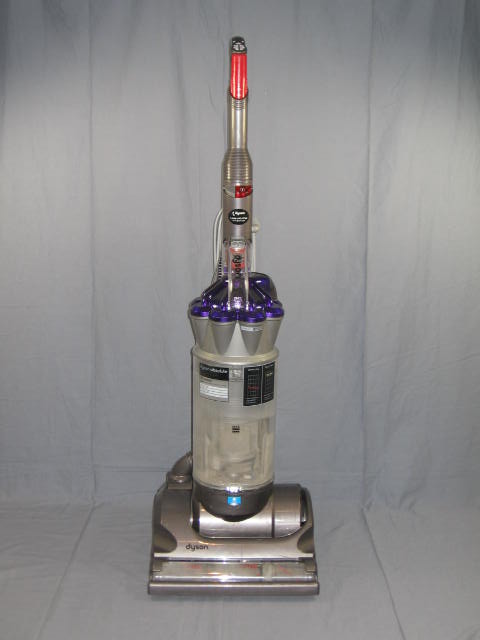 Dyson DC17 Absolute Animal Bagless Upright Vacuum NR!!