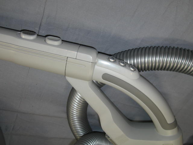 Electrolux EL7020A Oxygen 3 Canister Vacuum Cleaner+ NR 10