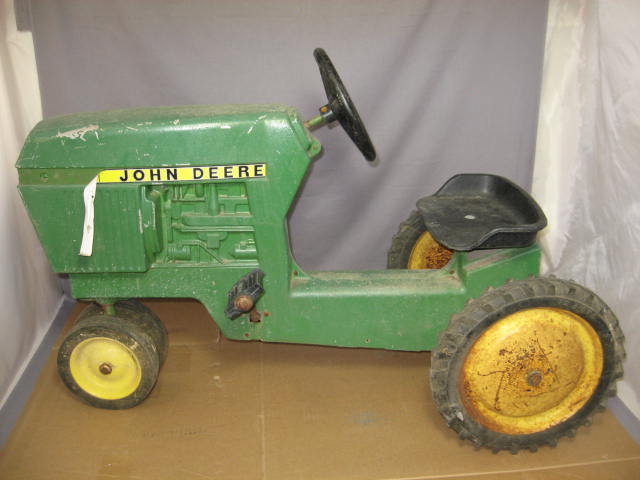 Vintage John Deere Ertl 520 Childs Pedal Toy Tractor NR 1