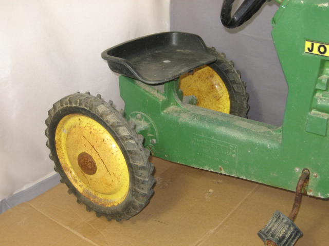 Vintage John Deere Ertl 520 Childs Pedal Toy Tractor NR 3