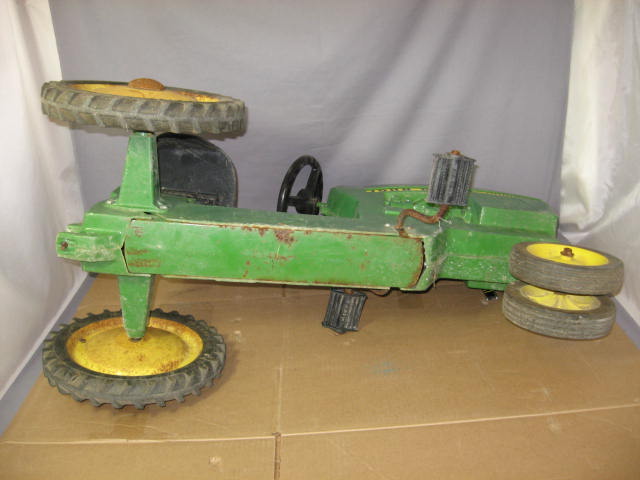 Vintage John Deere Ertl 520 Childs Pedal Toy Tractor NR 9