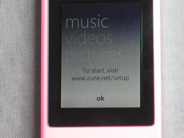 4GB Microsoft Zune Pink MP3 Music Audio Video Player NR 6
