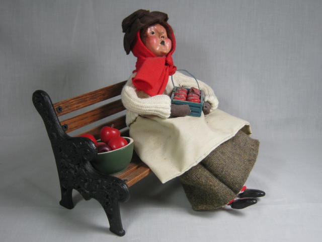 Byers Choice Carolers Cries of London 1991 Female Apple Vendor on Bench Figurine 2