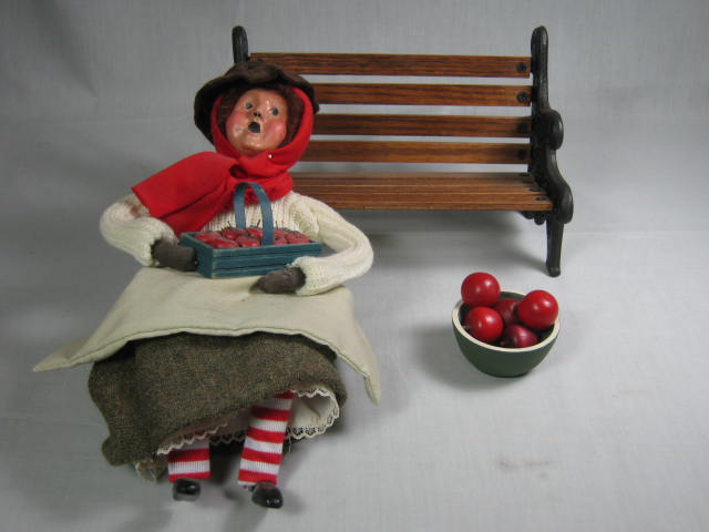 Byers Choice Carolers Cries of London 1991 Female Apple Vendor on Bench Figurine 5
