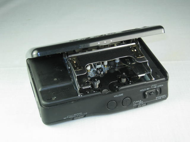 Sony TCD-D8 Walkman Portable DAT Digital Audio Tape Recorder Player ECM 717 Mic+ 5