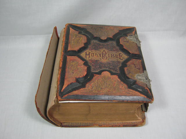 Antique 1886 Parallel Edition Illustrated Pictorial Holy Family Bible W/ Clasps