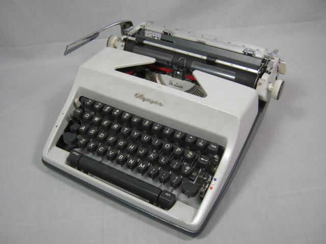 Vtg 1960s Olympia DeLuxe SM9 Portable Manual Typewriter W/ Case NO RESERVE PRICE 2