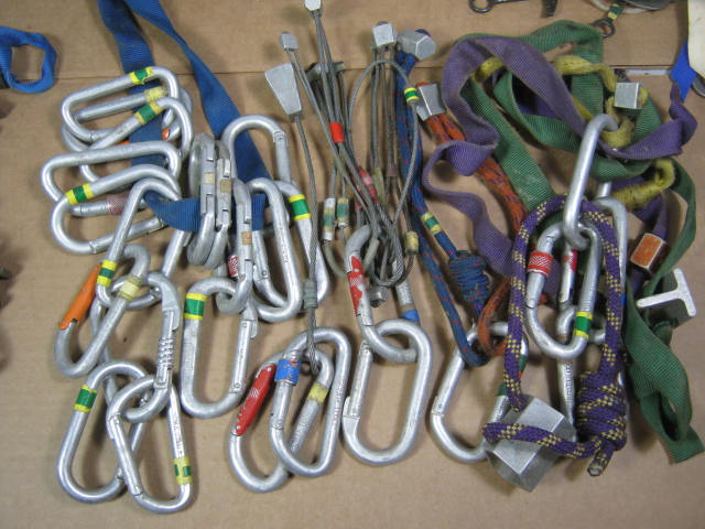 Mountain Ice Climbing Gear Tools Lot Carabiners Wall Axes Hammers Pitons Ropes 2