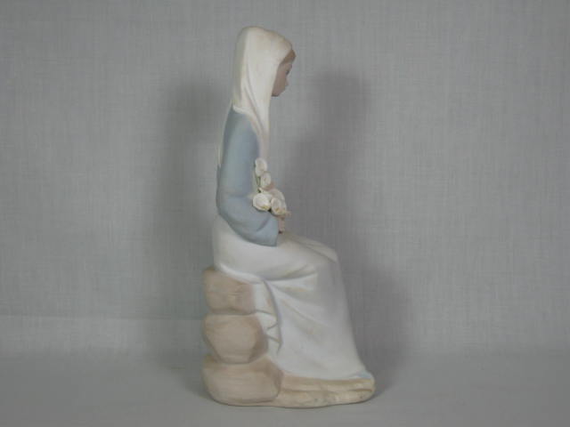 Vtg Lladro Sitting Girl With Lillies Porcelain Figurine #4972 No Reserve Price! 5