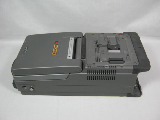 Sony DNW-A25TI Betacam SX Portable Digital Videocassette Recorder Player +Manual 3