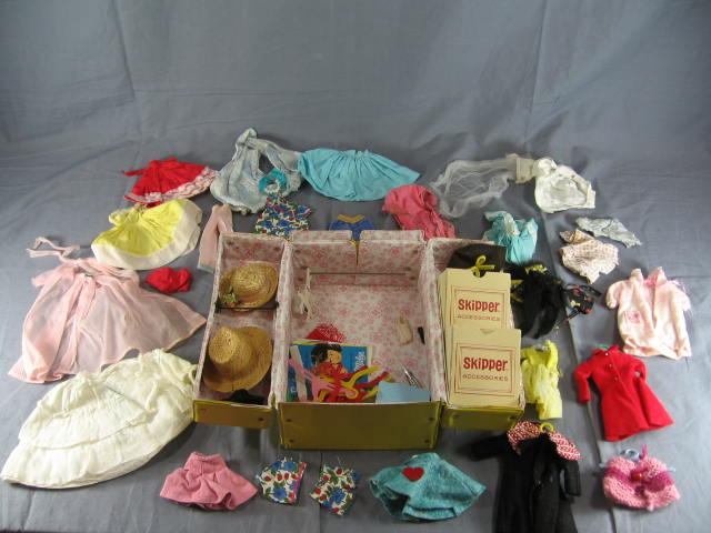 7 Vintage Barbie Skipper Midge Dolls Clothes +Cases Lot 21
