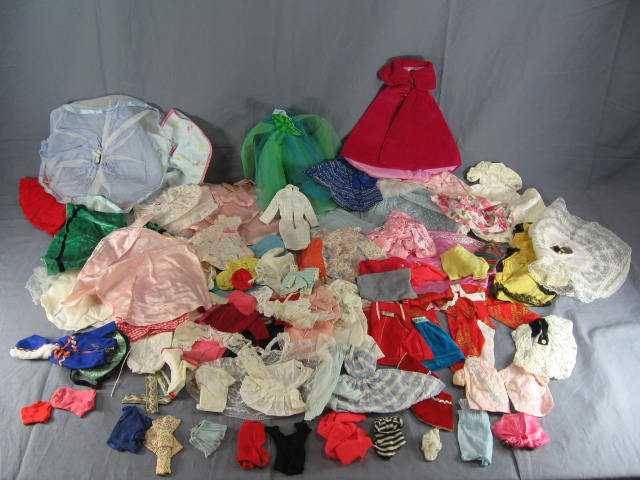7 Vintage Barbie Skipper Midge Dolls Clothes +Cases Lot 25