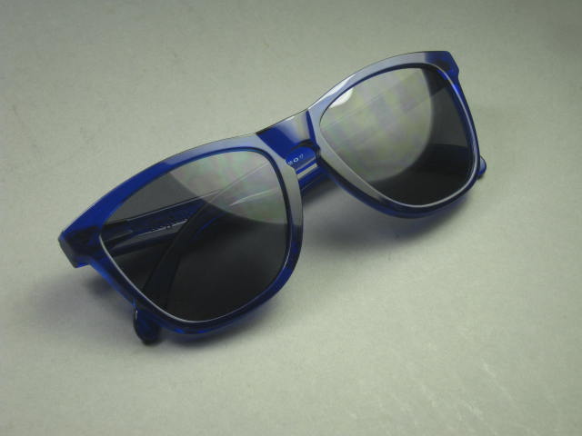 New Oakley Frogskins Crystal Blue Sunglasses W/ Grey Plutonite Lenses #24-243 NR 3